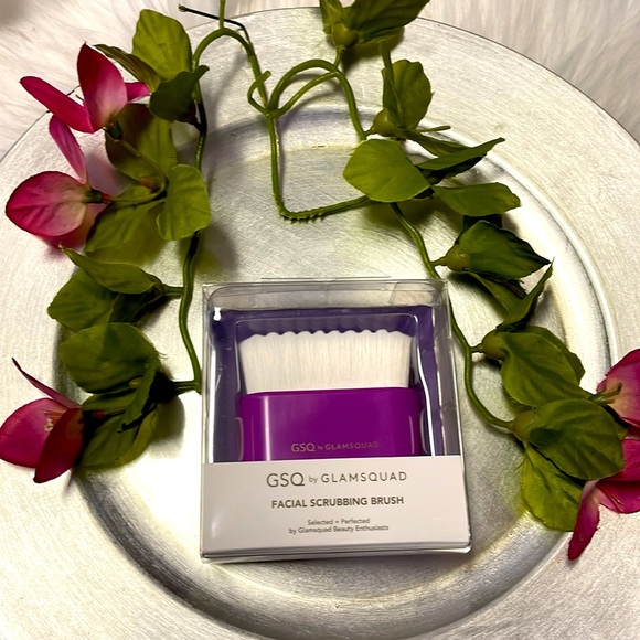 GSQ by Glamsquad Facial Scrubbing Brush - Picture 1 of 8